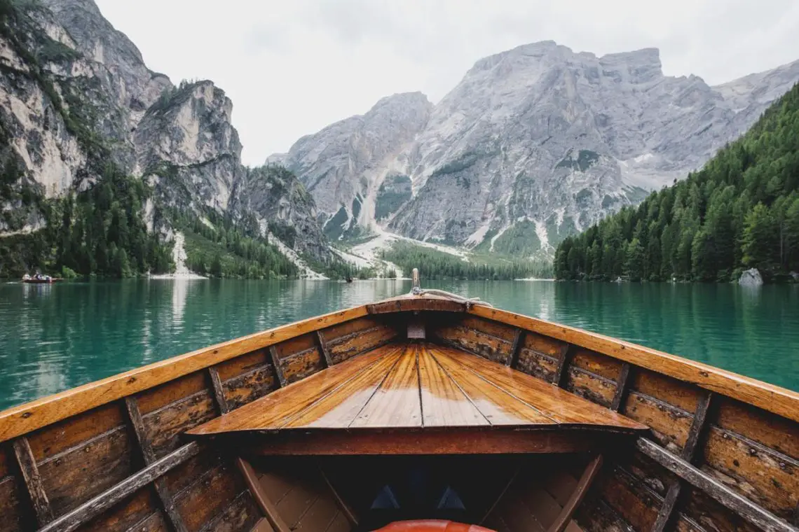 Ausflug mit Ruderboot auf dem Pragser Wildsee