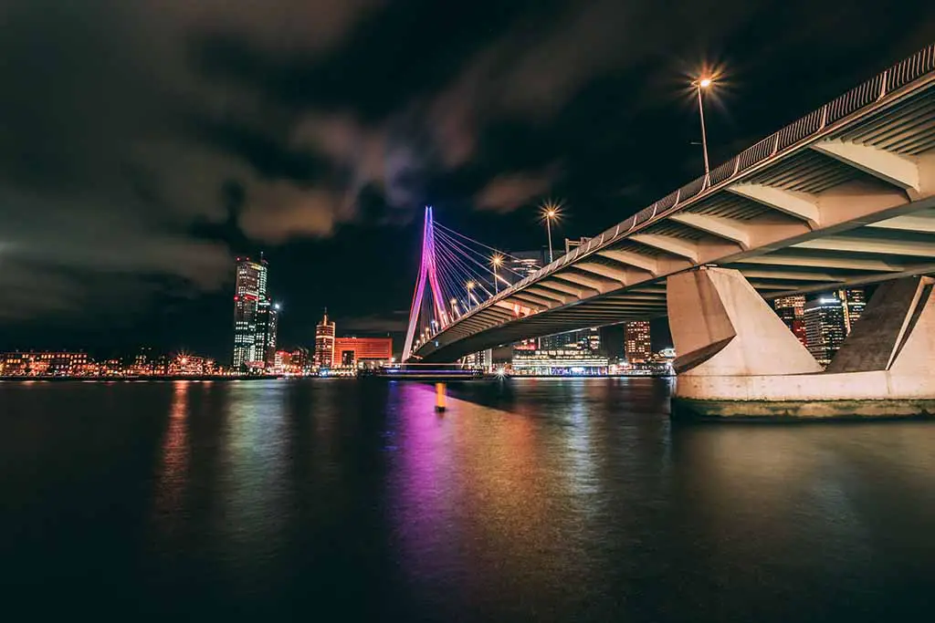 Sehenswürdigkeiten der Niederlande die Erasmusbrücke in Rotterdam