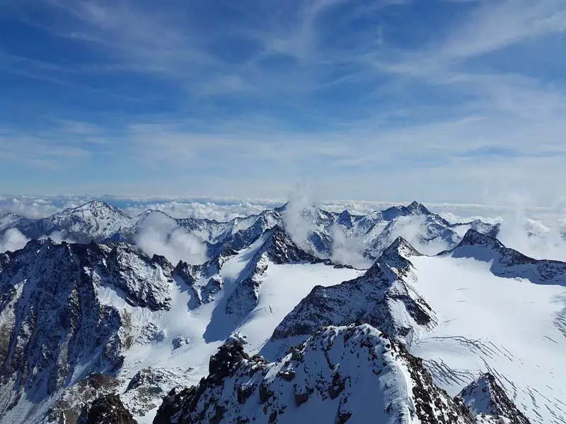 Berggipfel mit einer Höhe von über 3000 Metern