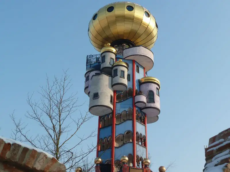 Kuchlbauer Turm nach Plänen von Hundertwasser